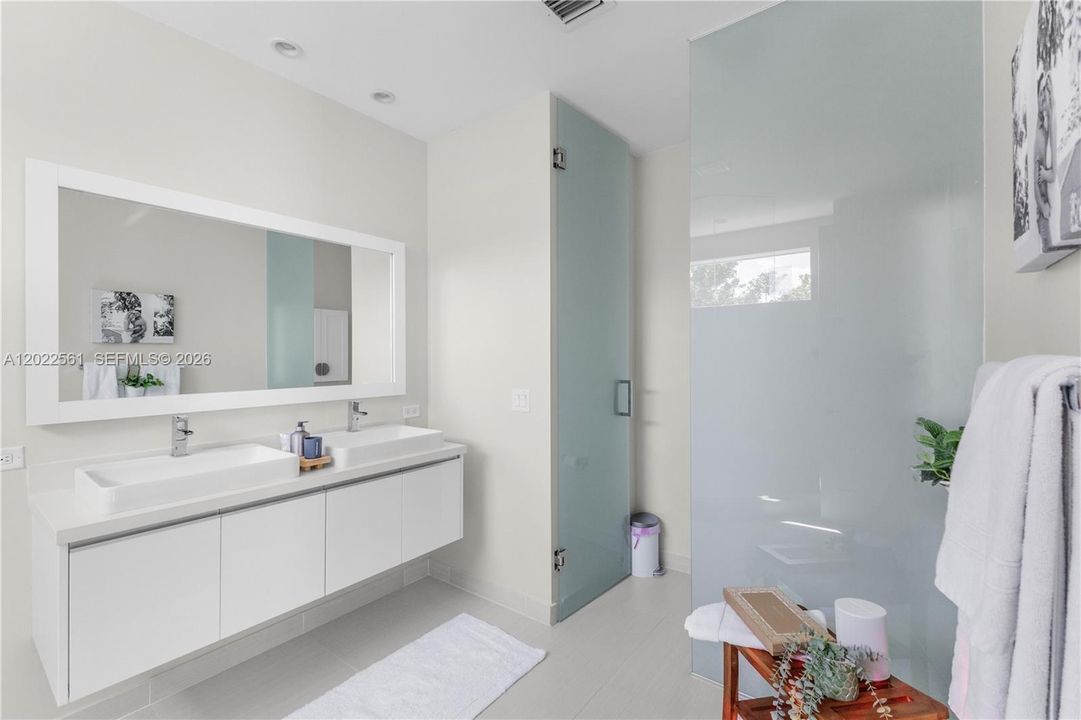 For Rent: $4,600 (3 beds, 2 baths, 2317 Square Feet)