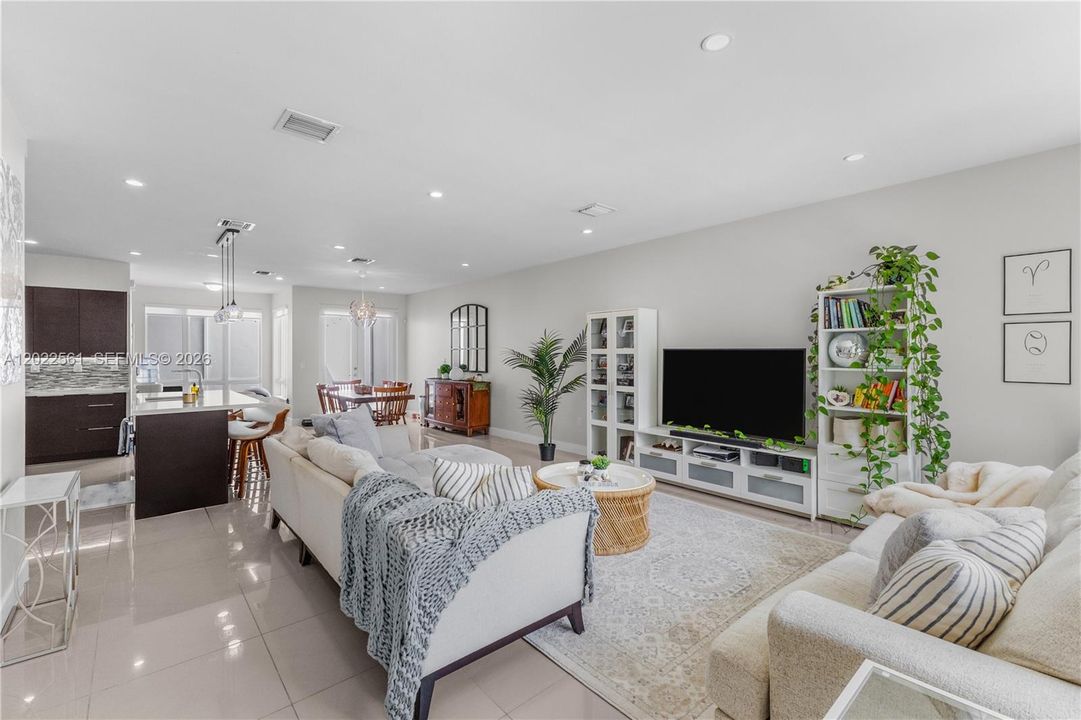 For Rent: $4,600 (3 beds, 2 baths, 2317 Square Feet)