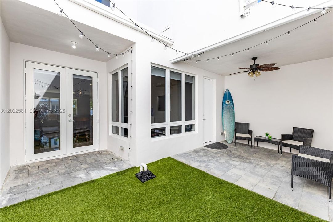 For Rent: $4,600 (3 beds, 2 baths, 2317 Square Feet)