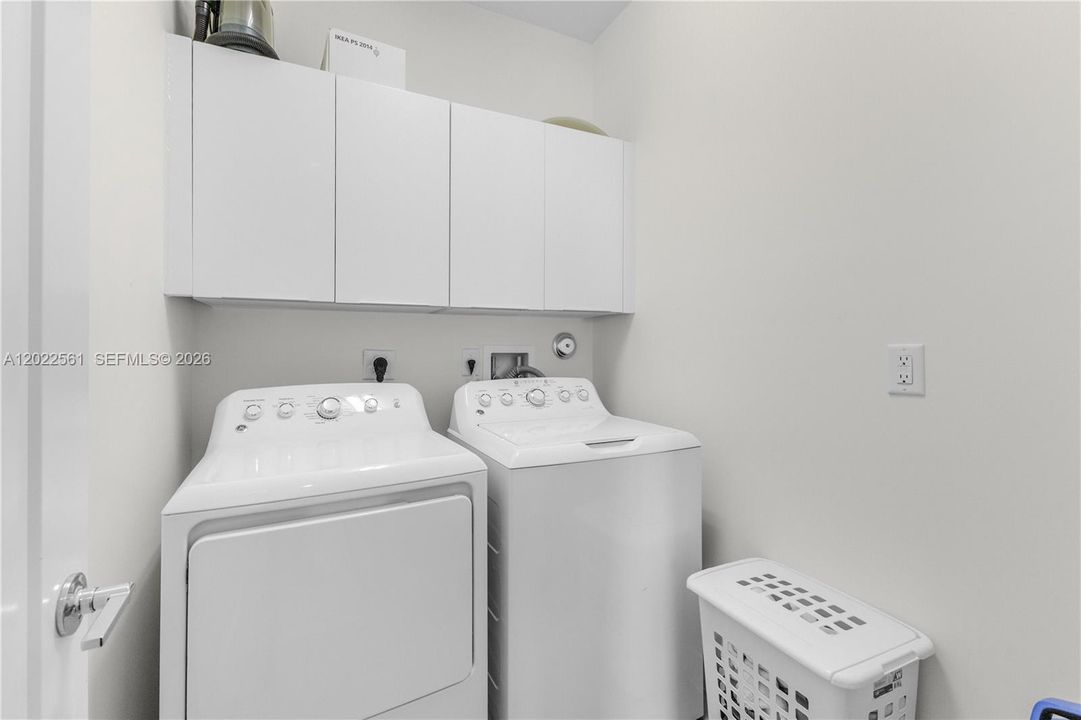 For Rent: $4,600 (3 beds, 2 baths, 2317 Square Feet)