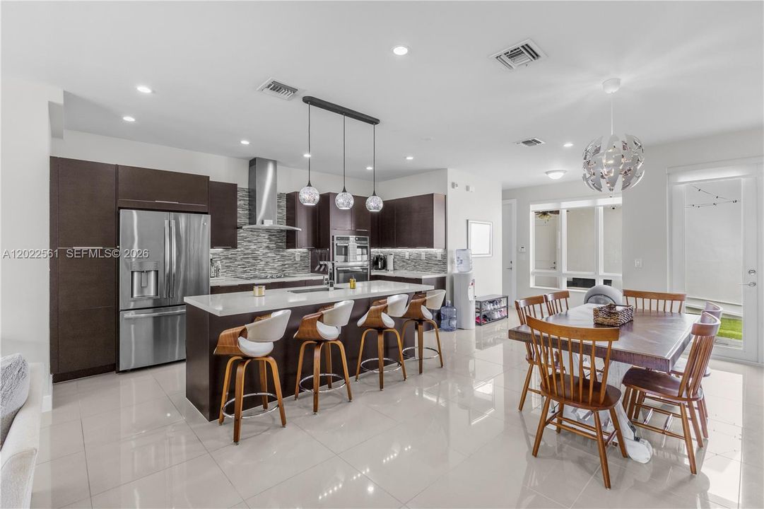 For Rent: $4,600 (3 beds, 2 baths, 2317 Square Feet)