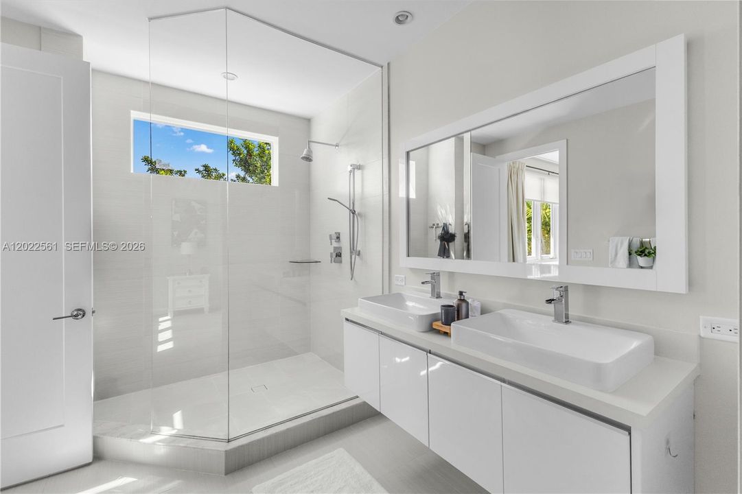 For Rent: $4,600 (3 beds, 2 baths, 2317 Square Feet)