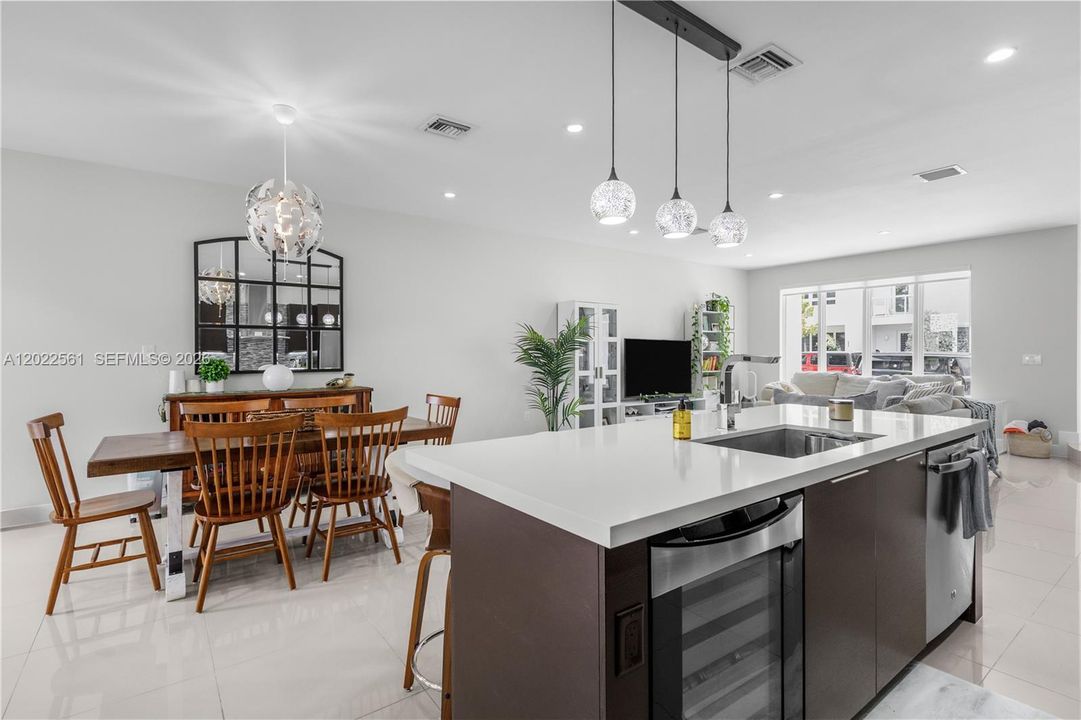 For Rent: $4,600 (3 beds, 2 baths, 2317 Square Feet)