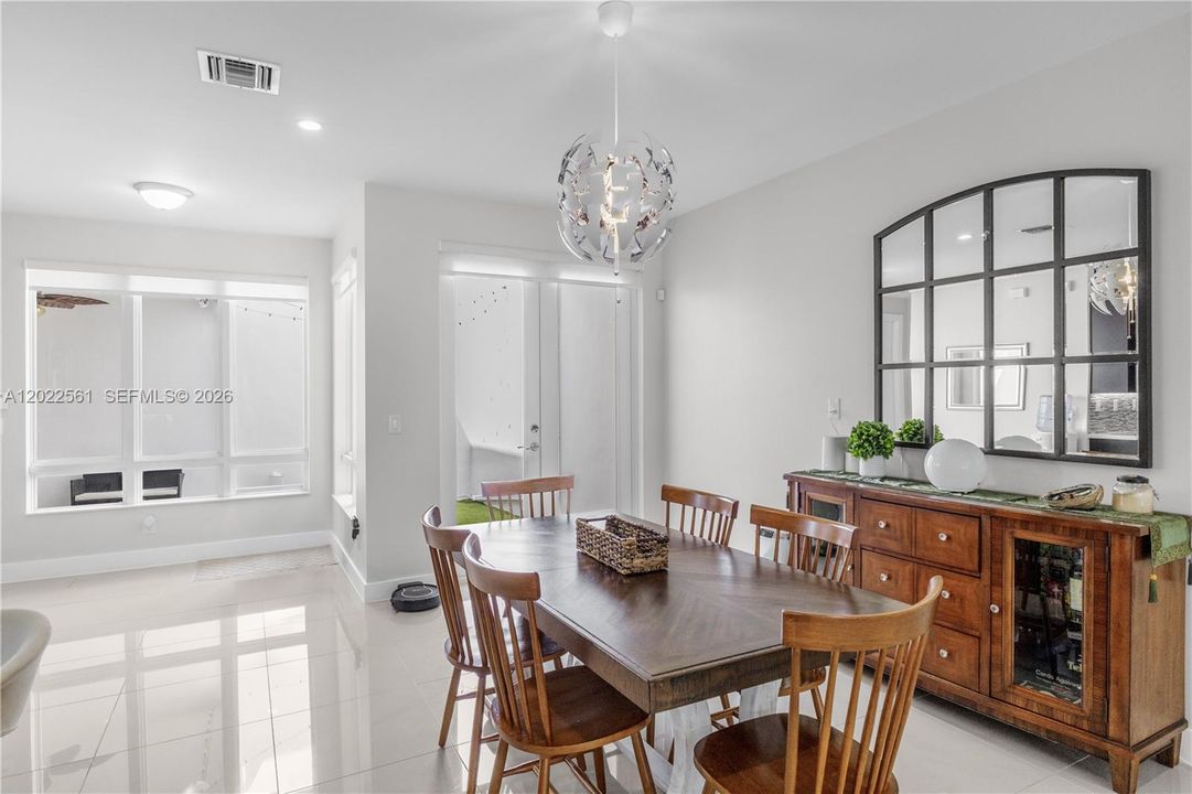 For Rent: $4,600 (3 beds, 2 baths, 2317 Square Feet)
