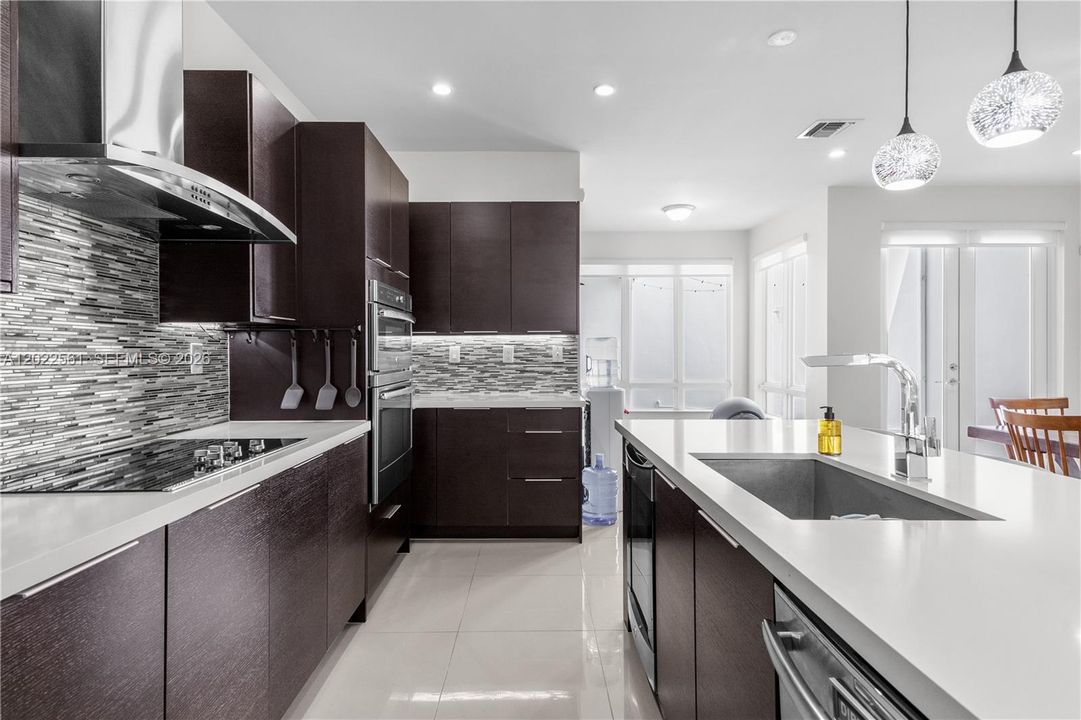 For Rent: $4,600 (3 beds, 2 baths, 2317 Square Feet)