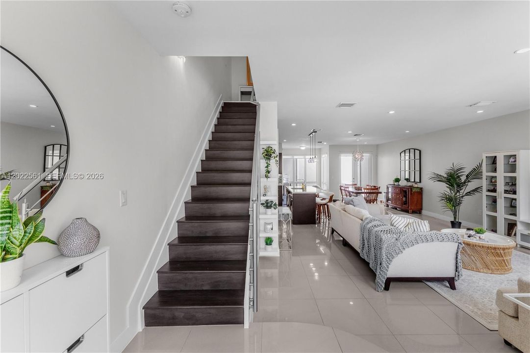 For Rent: $4,600 (3 beds, 2 baths, 2317 Square Feet)