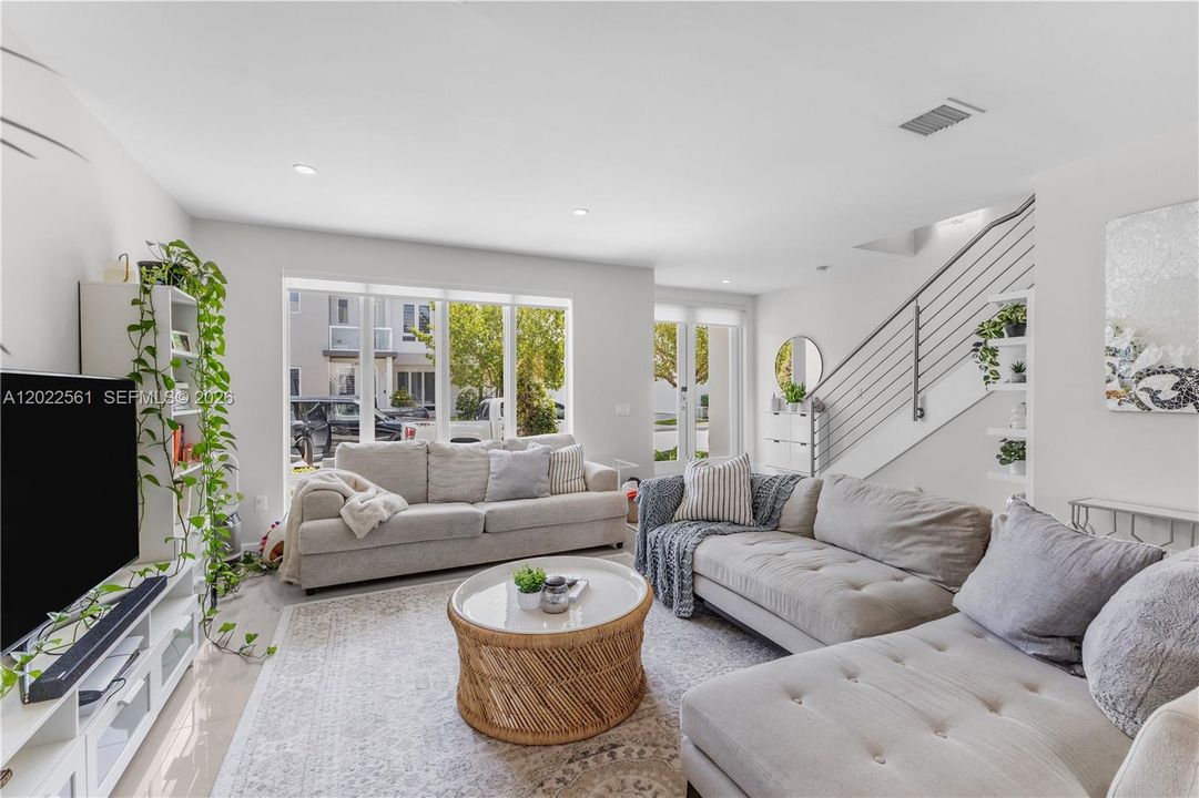 For Rent: $4,600 (3 beds, 2 baths, 2317 Square Feet)