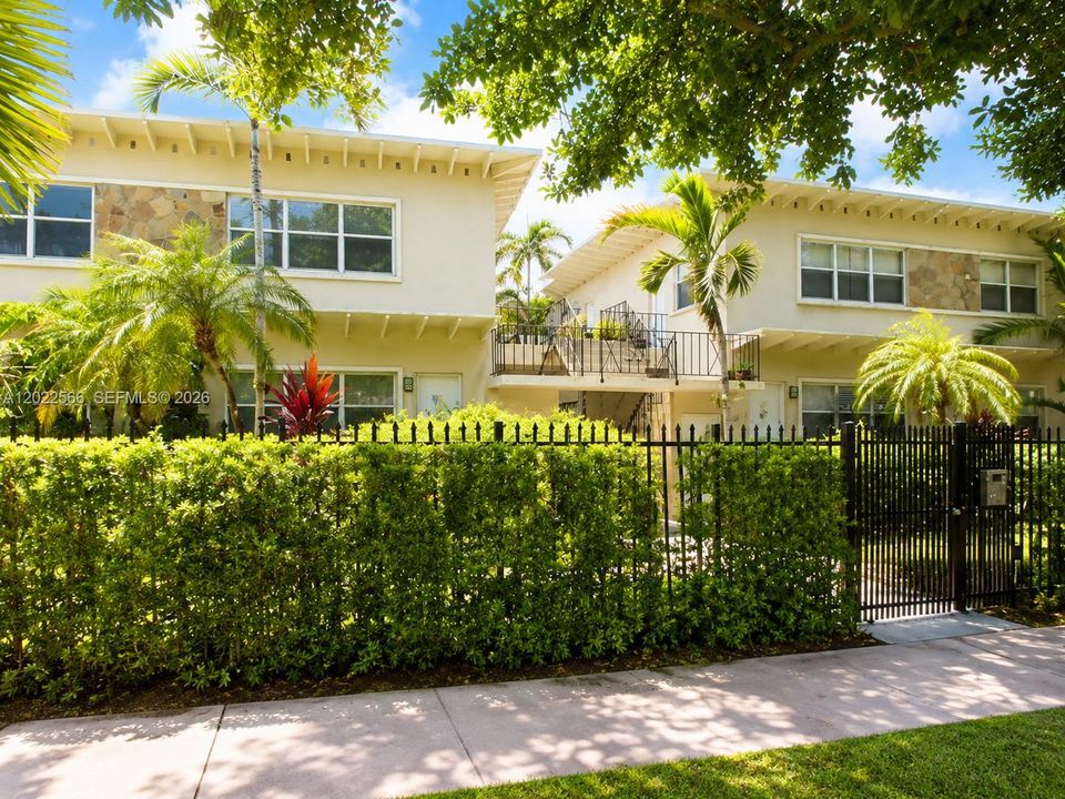 For Sale: $265,000 (1 beds, 1 baths, 535 Square Feet)