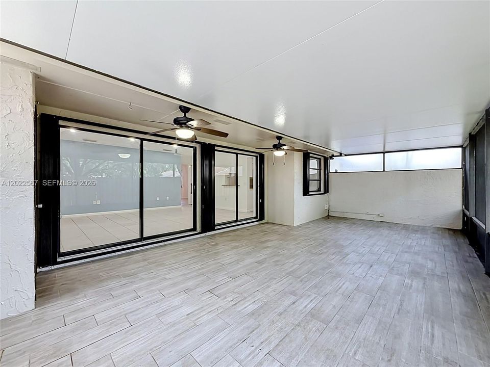 合同活跃: $360,000 (2 贝兹, 1 浴室, 937 平方英尺)