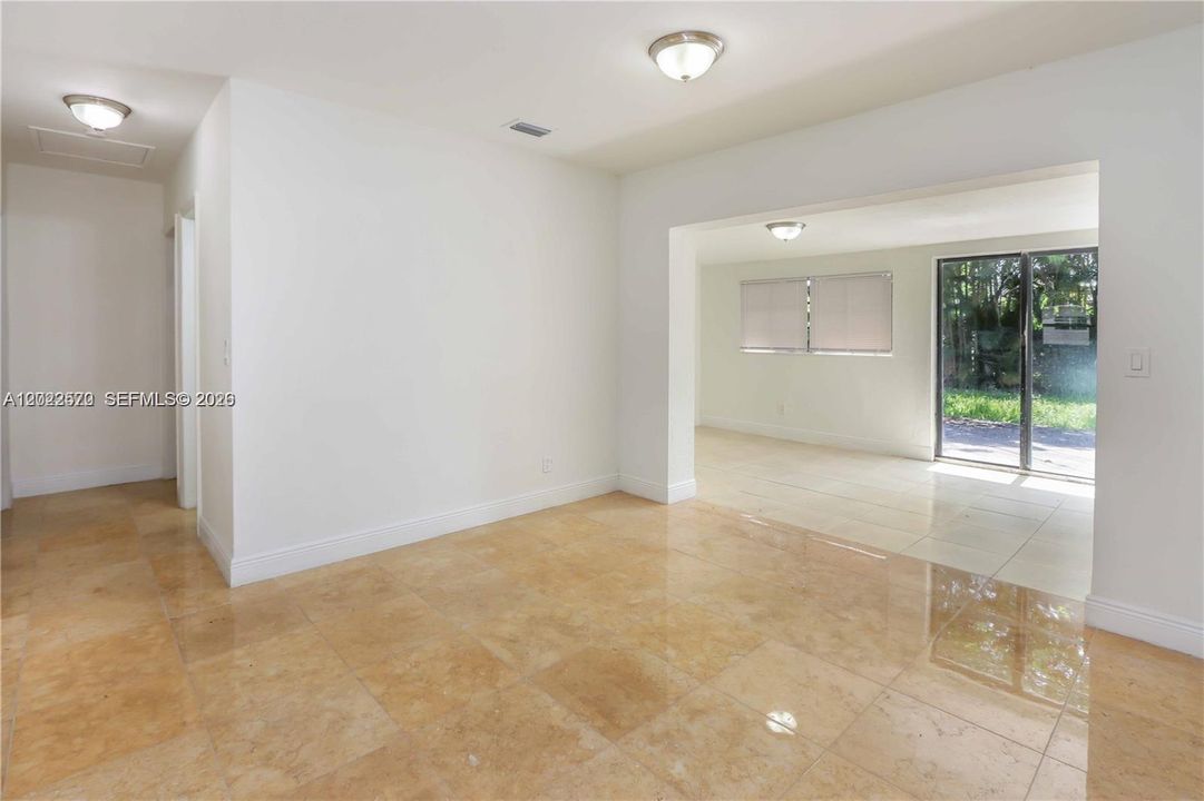 Activo con contrato: $2,800 (3 camas, 2 baños, 1333 Pies cuadrados)