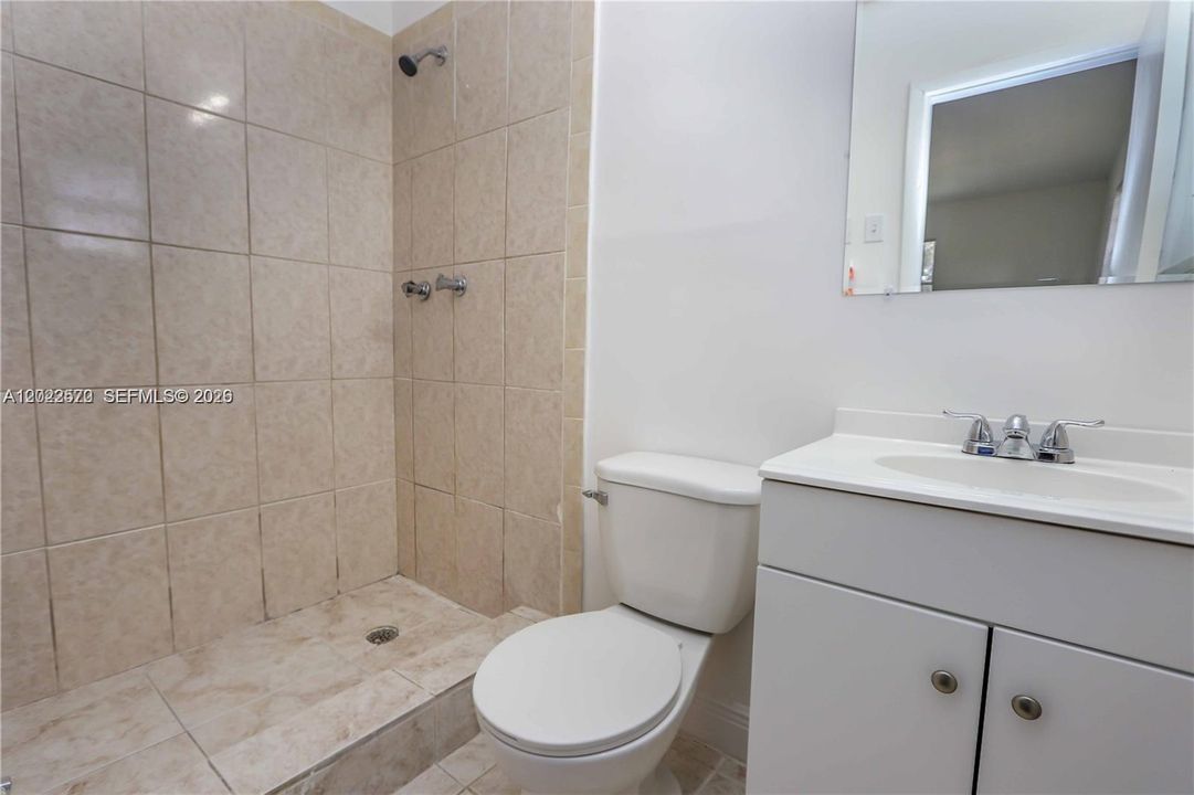 Activo con contrato: $2,800 (3 camas, 2 baños, 1333 Pies cuadrados)