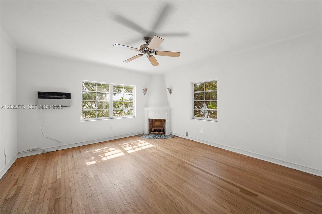 En Venta: $270,000 (0 camas, 1 baños, 580 Pies cuadrados)