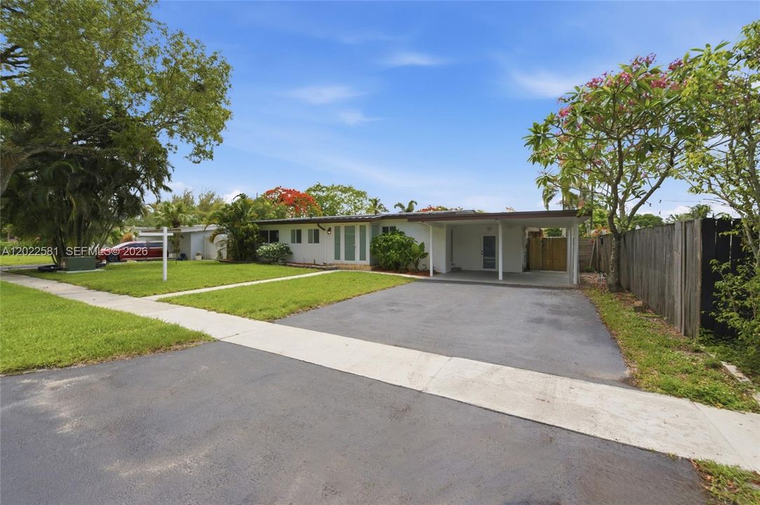 For Sale: $550,000 (3 beds, 2 baths, 1069 Square Feet)