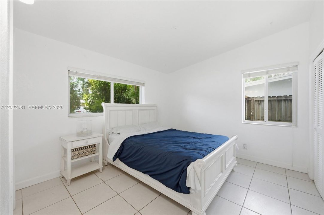 For Sale: $550,000 (3 beds, 2 baths, 1069 Square Feet)