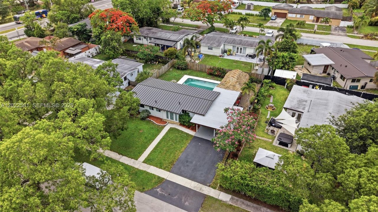For Sale: $550,000 (3 beds, 2 baths, 1069 Square Feet)