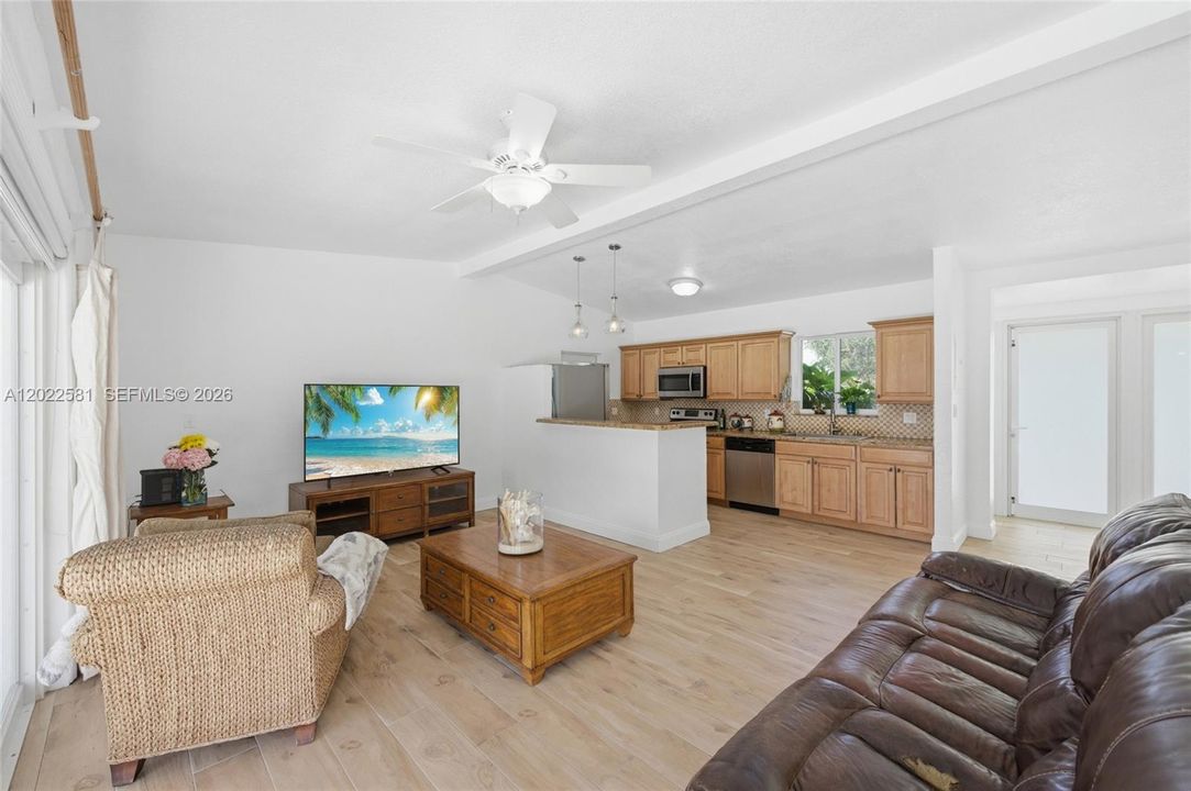 For Sale: $550,000 (3 beds, 2 baths, 1069 Square Feet)