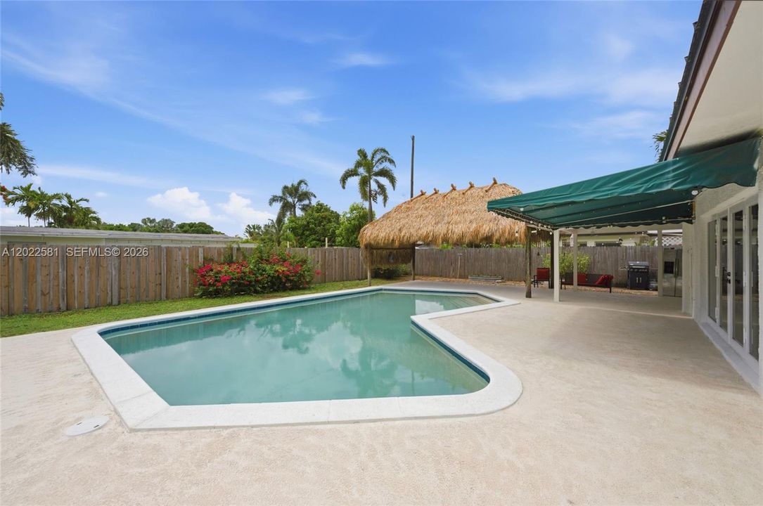 For Sale: $550,000 (3 beds, 2 baths, 1069 Square Feet)