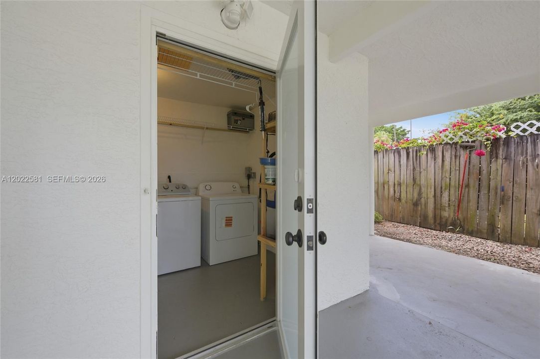 For Sale: $550,000 (3 beds, 2 baths, 1069 Square Feet)