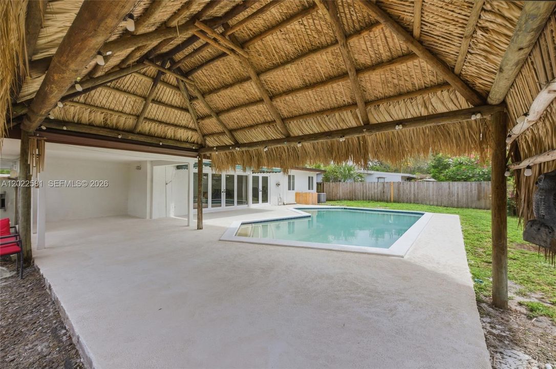 For Sale: $550,000 (3 beds, 2 baths, 1069 Square Feet)