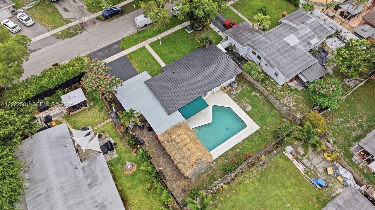 For Sale: $550,000 (3 beds, 2 baths, 1069 Square Feet)