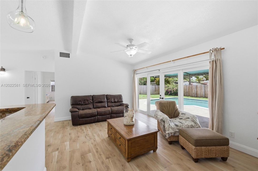 For Sale: $550,000 (3 beds, 2 baths, 1069 Square Feet)