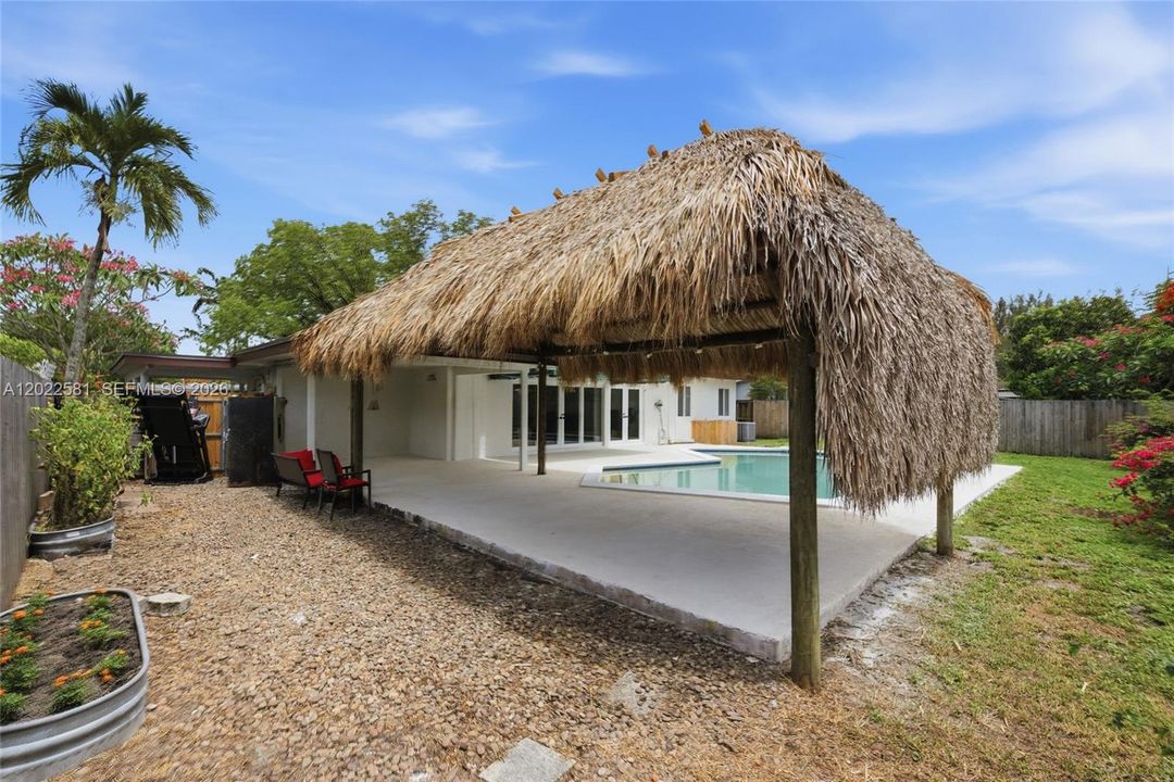 For Sale: $550,000 (3 beds, 2 baths, 1069 Square Feet)