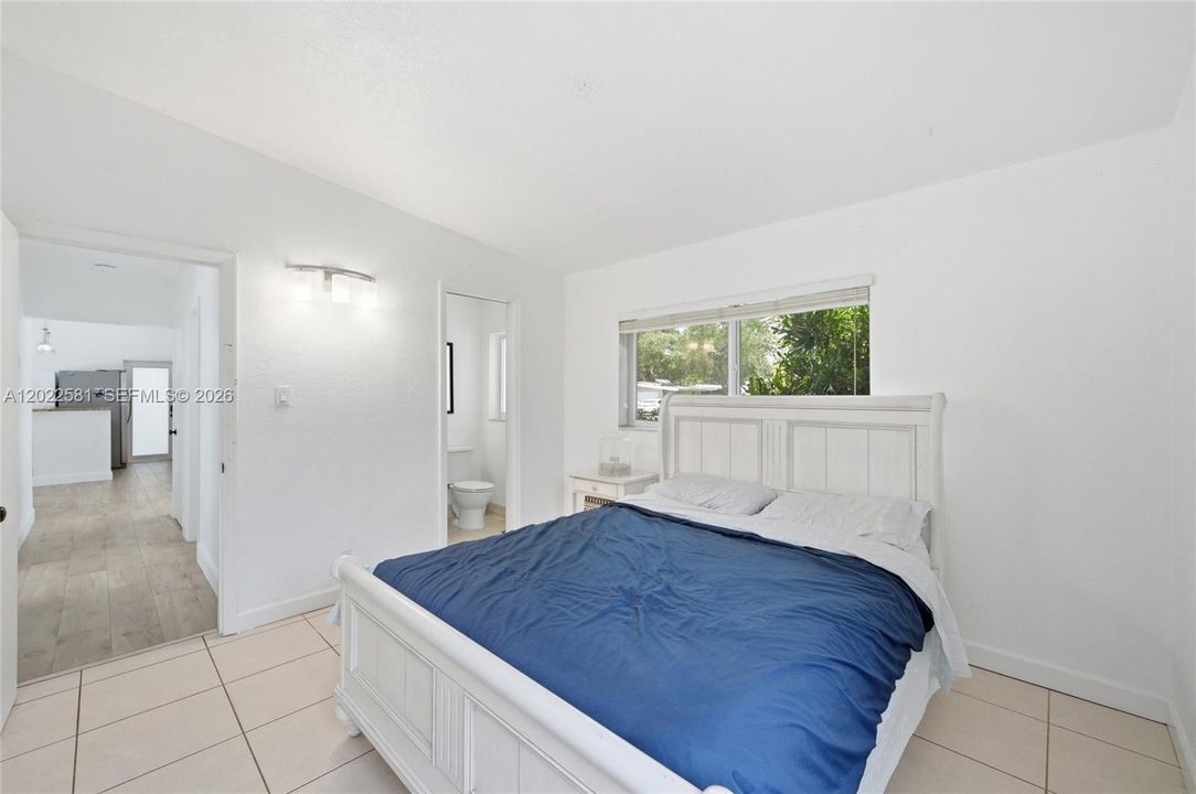 For Sale: $550,000 (3 beds, 2 baths, 1069 Square Feet)