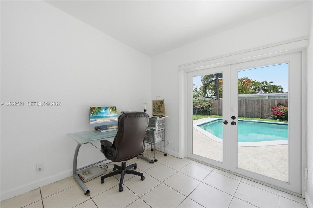 For Sale: $550,000 (3 beds, 2 baths, 1069 Square Feet)