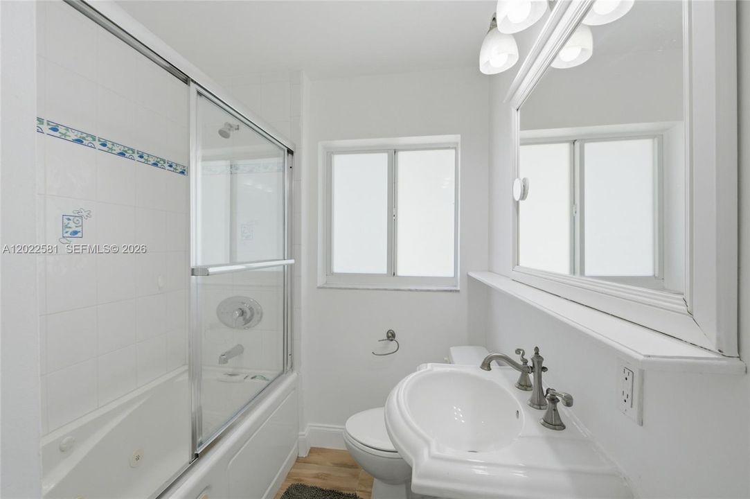 For Sale: $550,000 (3 beds, 2 baths, 1069 Square Feet)