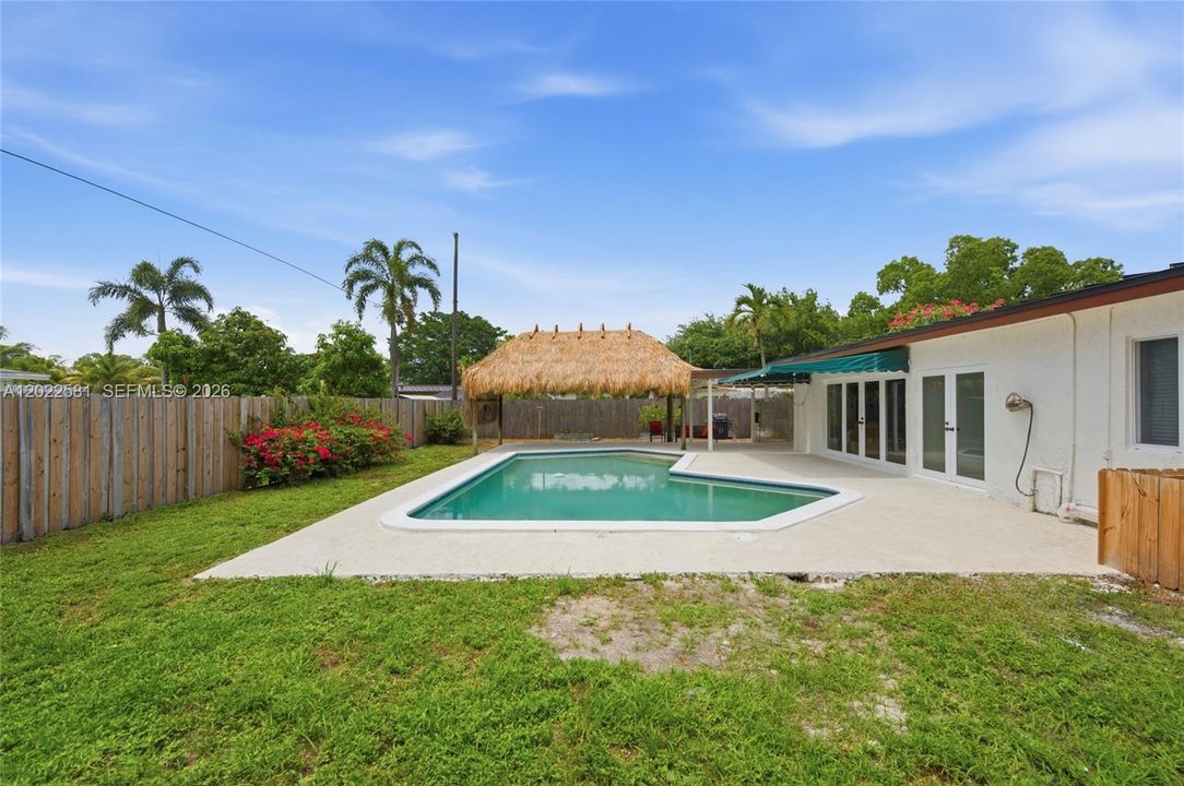 For Sale: $550,000 (3 beds, 2 baths, 1069 Square Feet)