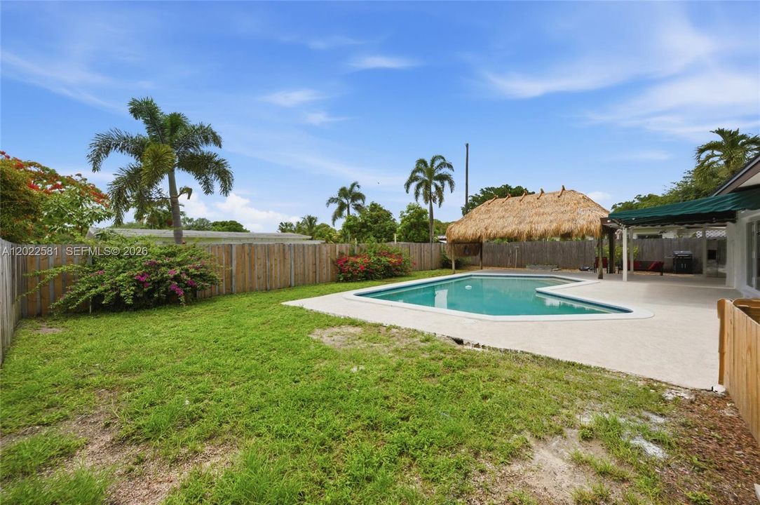 For Sale: $550,000 (3 beds, 2 baths, 1069 Square Feet)