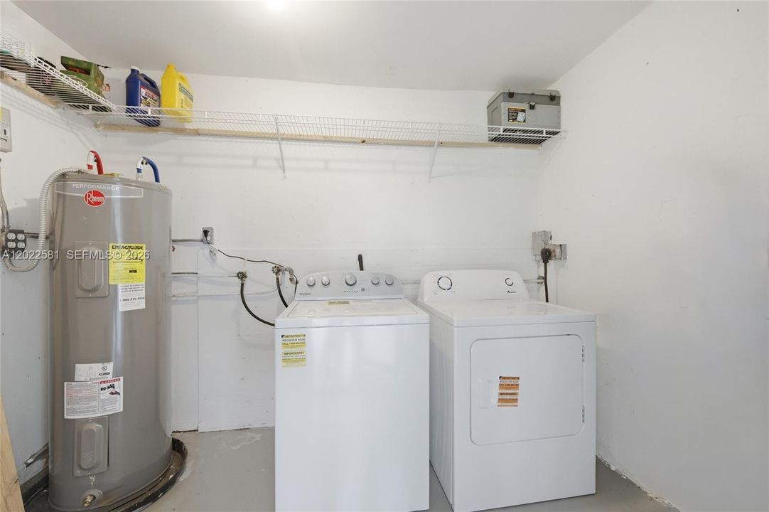 For Sale: $550,000 (3 beds, 2 baths, 1069 Square Feet)