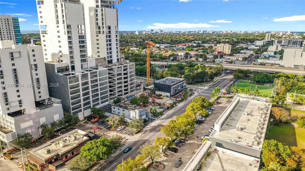 Located directly on SW 8th Street, the main vehicular entrance from I-95 into Brickell. The property offers premium visibility with approximately 13,500 vehicles per day