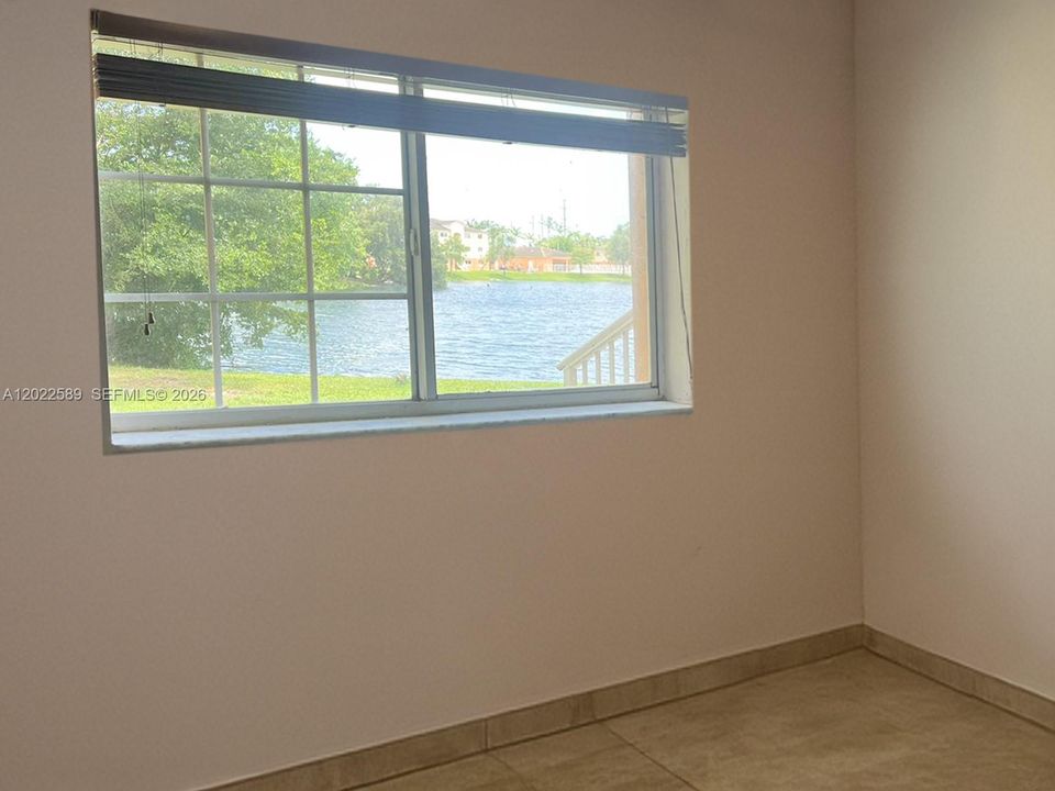 For Sale: $235,000 (2 beds, 1 baths, 749 Square Feet)