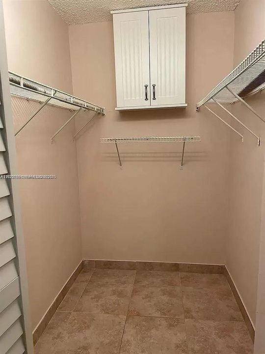 For Sale: $235,000 (2 beds, 1 baths, 749 Square Feet)