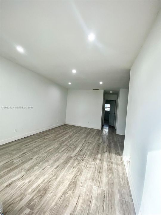 Activo con contrato: $2,000 (2 camas, 2 baños, 912 Pies cuadrados)