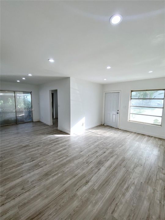 Activo con contrato: $2,000 (2 camas, 2 baños, 912 Pies cuadrados)