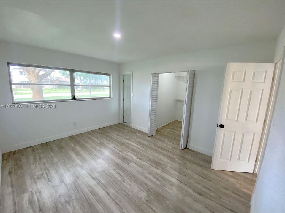 Activo con contrato: $2,000 (2 camas, 2 baños, 912 Pies cuadrados)