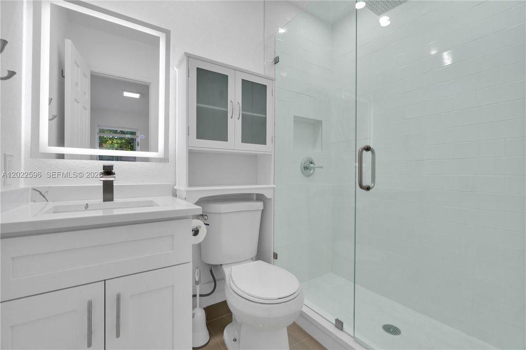 Active With Contract: $3,250 (3 beds, 2 baths, 1000 Square Feet)