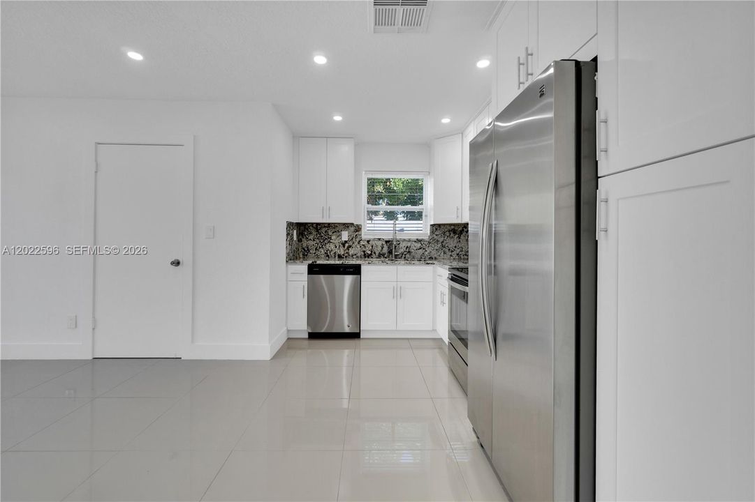 Active With Contract: $3,250 (3 beds, 2 baths, 1000 Square Feet)