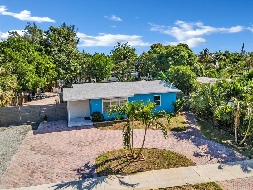 Active With Contract: $3,250 (3 beds, 2 baths, 1000 Square Feet)