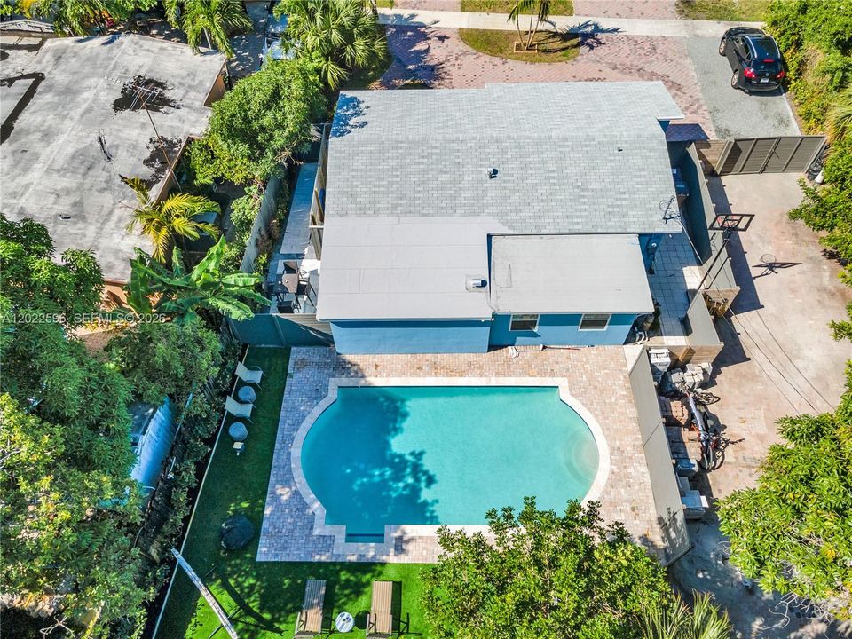 Active With Contract: $3,250 (3 beds, 2 baths, 1000 Square Feet)