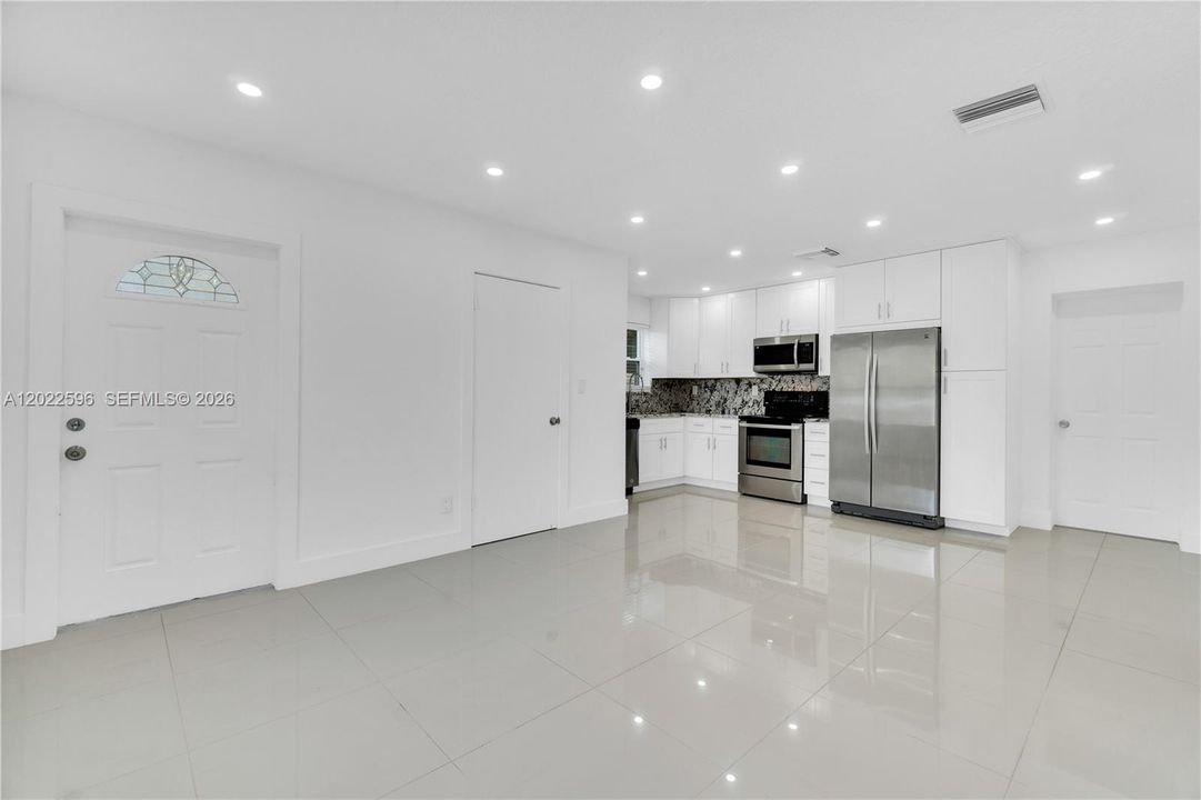Active With Contract: $3,250 (3 beds, 2 baths, 1000 Square Feet)