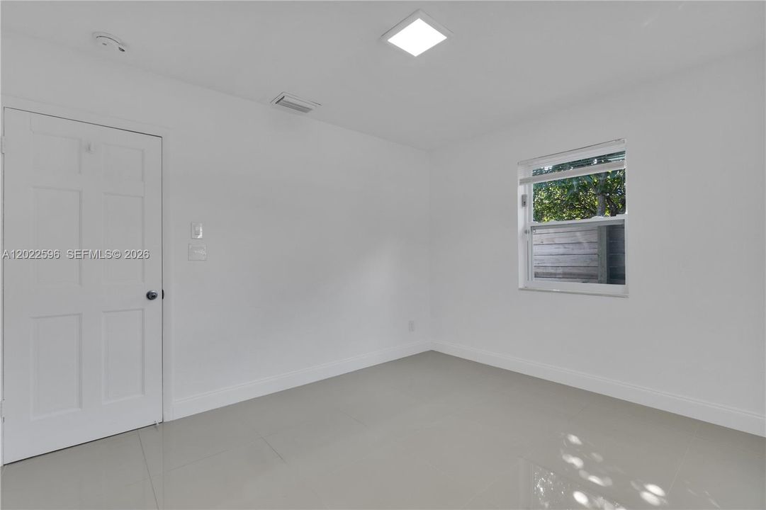 Active With Contract: $3,250 (3 beds, 2 baths, 1000 Square Feet)