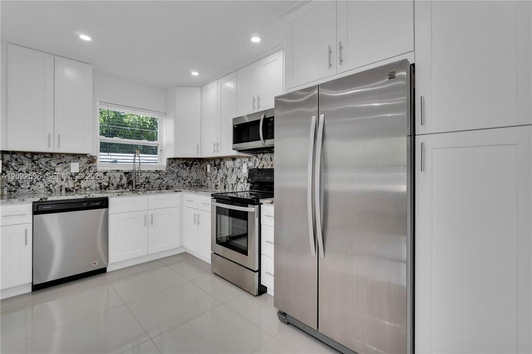 Active With Contract: $3,250 (3 beds, 2 baths, 1000 Square Feet)