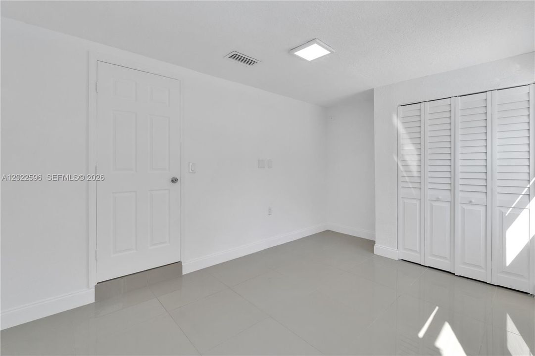 Active With Contract: $3,250 (3 beds, 2 baths, 1000 Square Feet)