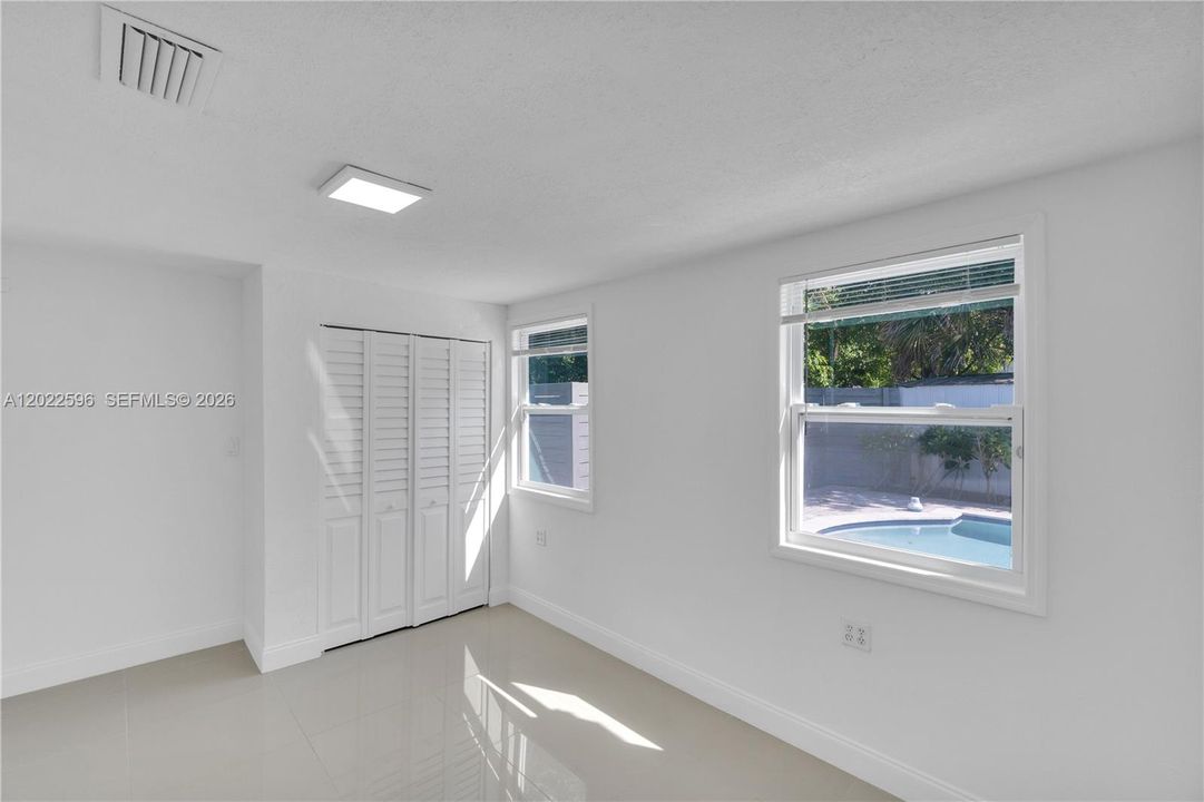 Active With Contract: $3,250 (3 beds, 2 baths, 1000 Square Feet)