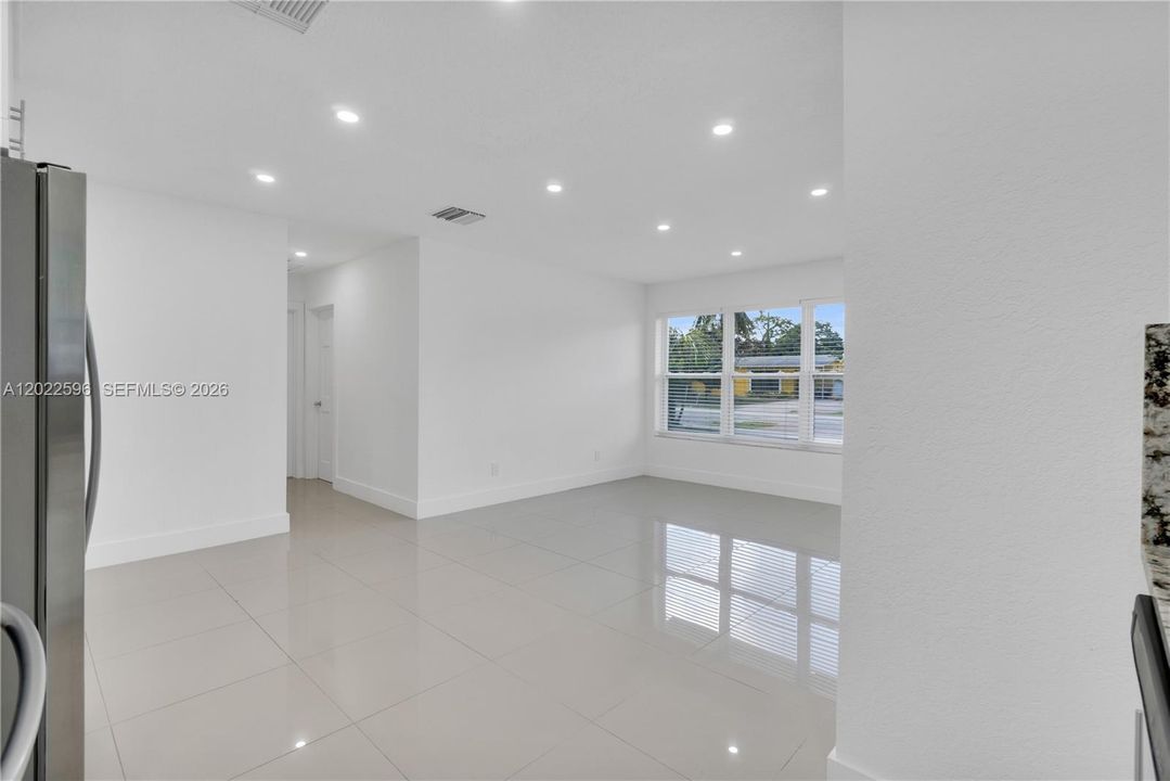Active With Contract: $3,250 (3 beds, 2 baths, 1000 Square Feet)