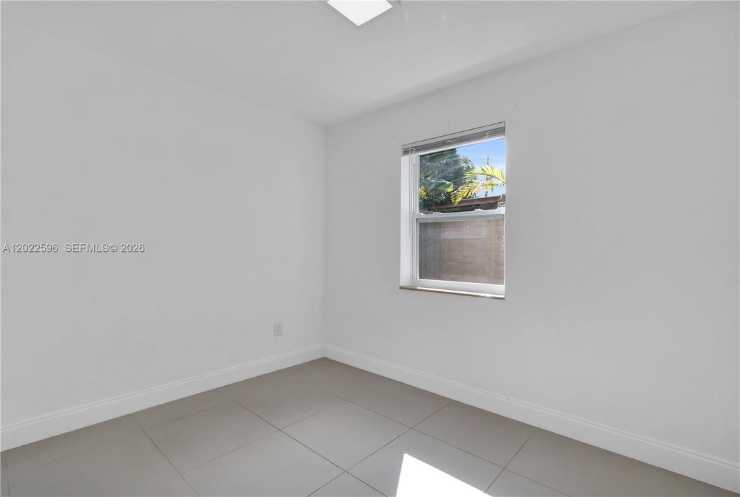Active With Contract: $3,250 (3 beds, 2 baths, 1000 Square Feet)
