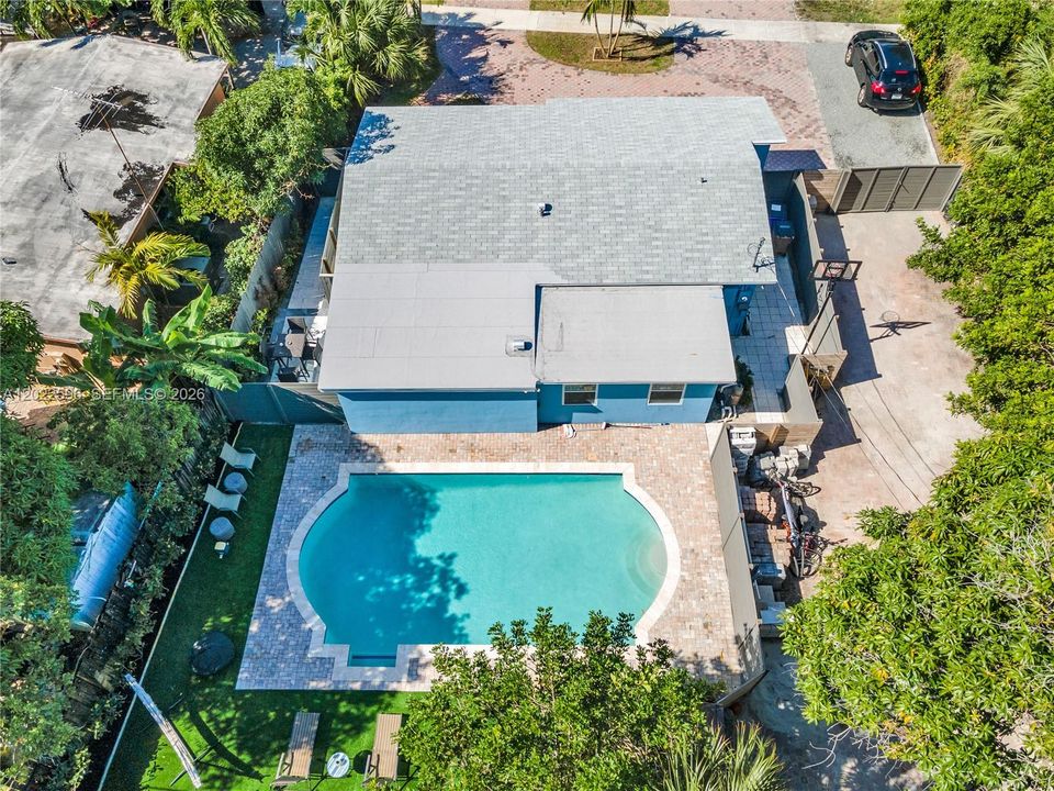 Active With Contract: $3,250 (3 beds, 2 baths, 1000 Square Feet)